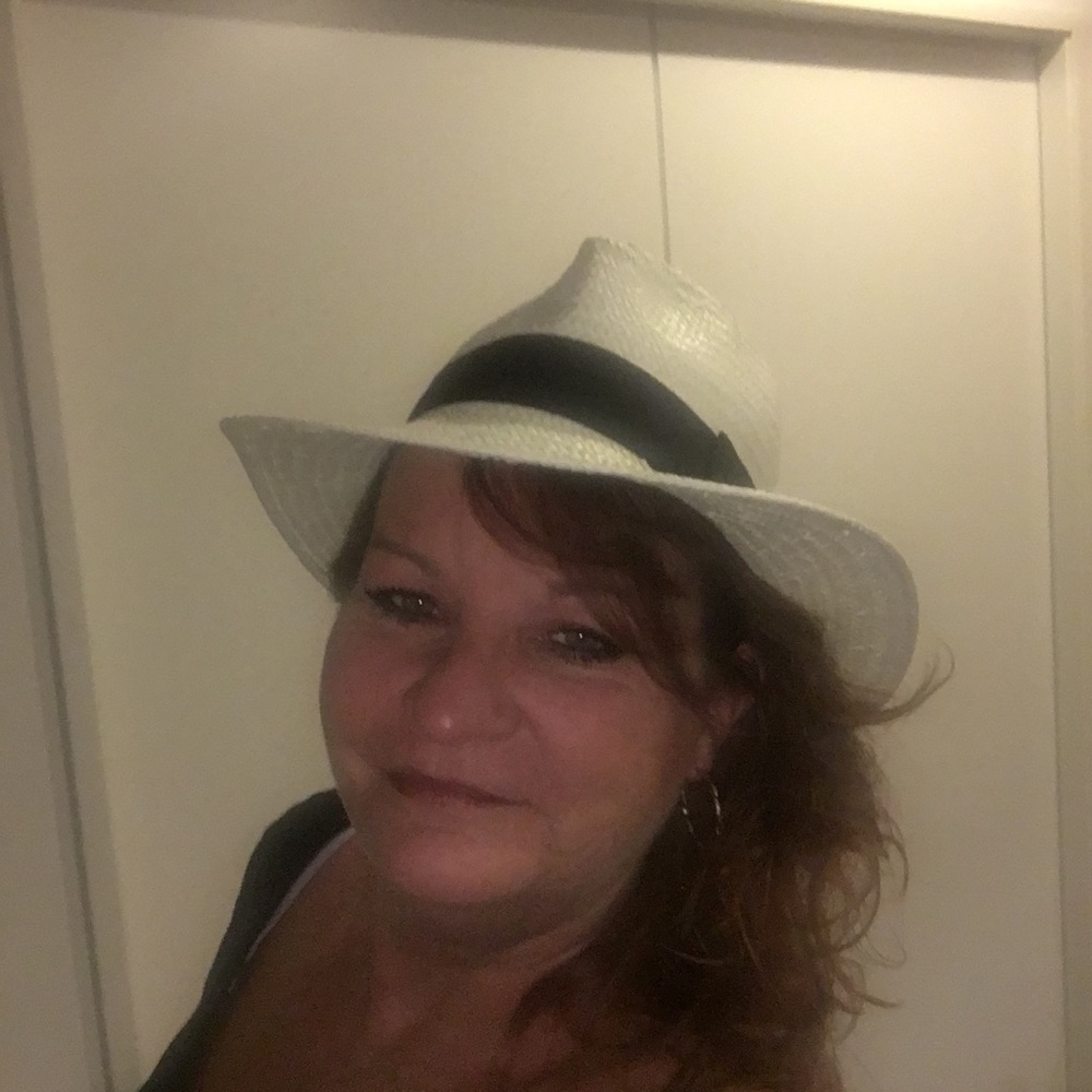 Meet your Posher, Suzanne